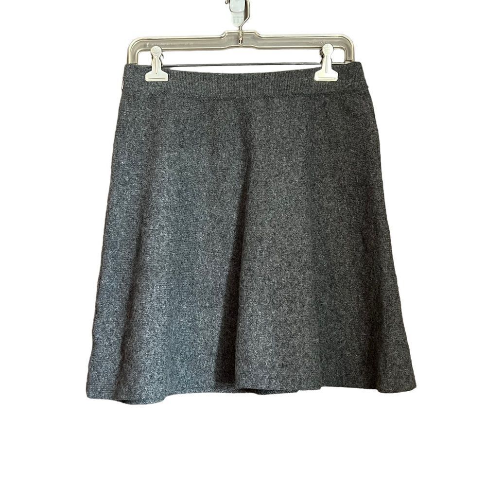 Tahari grey wool blend knit skirt. Size small